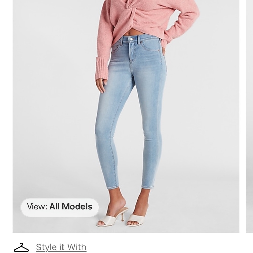 Size 2 SHORT mid-rise skinny jeans